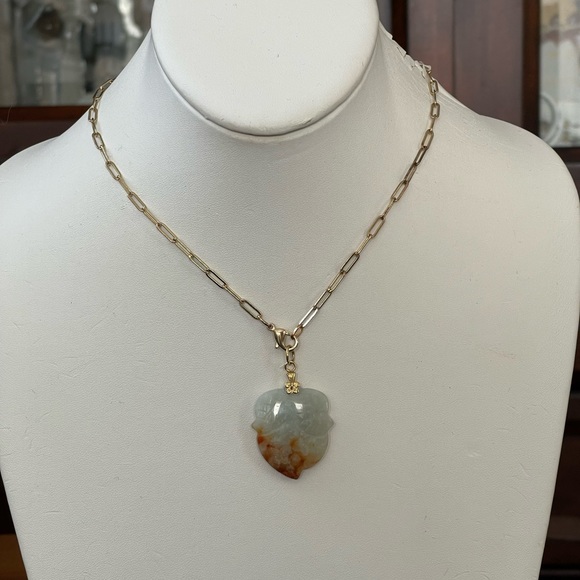 Natural untreated jadeite jade carved leaf pendant & gold tone paperclip chain - Picture 6 of 14
